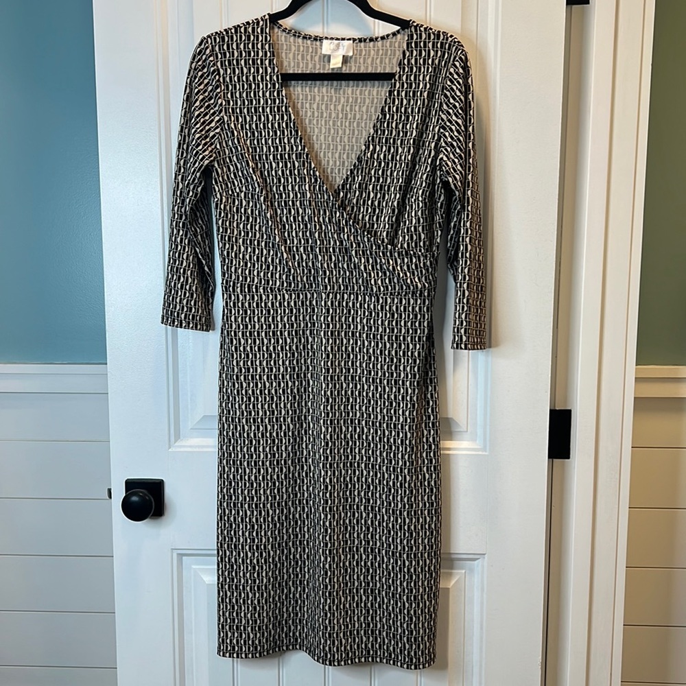 Ann Taylor Loft Black and White Geometric MIDI Dress. Size 8.
